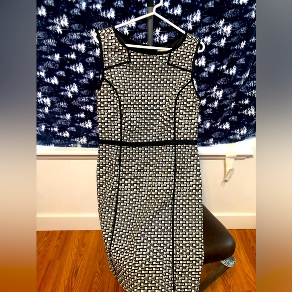 Laundry by Shelli Segal - Picture 1 of 2